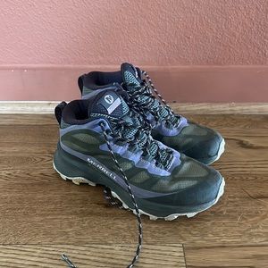 Mesh and TPU upper
100% recycled laces
Lightweight
100% recycled mesh lining